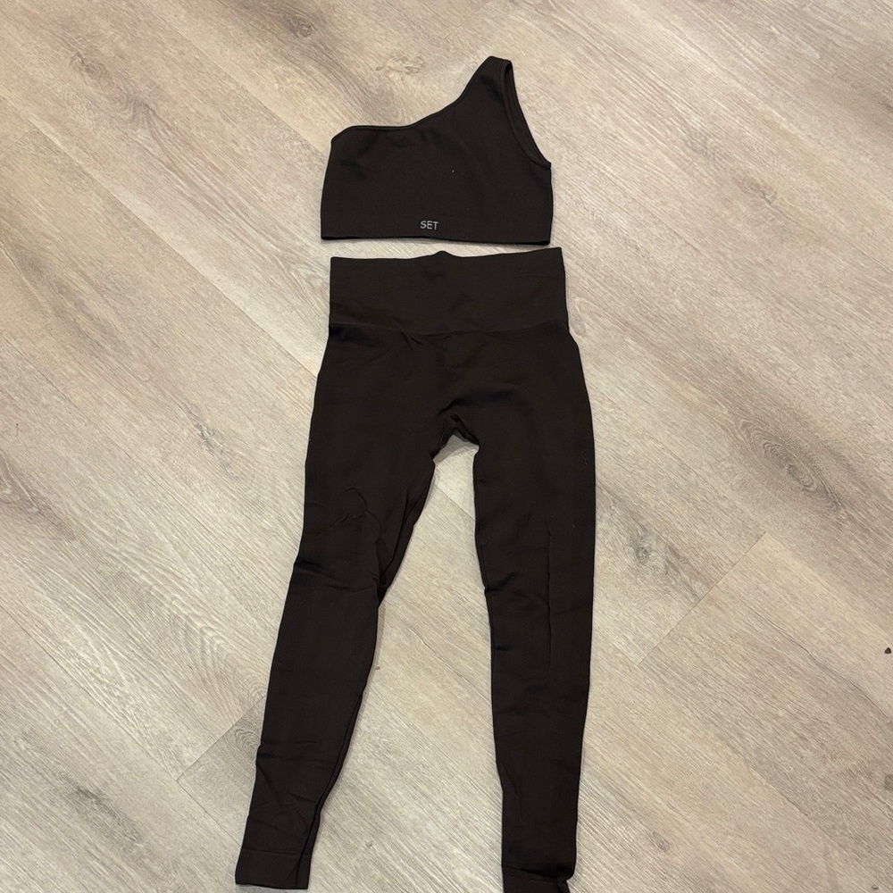 Set Activewear Dark Brown One-Shoulder Sports Bra and Leggings Set